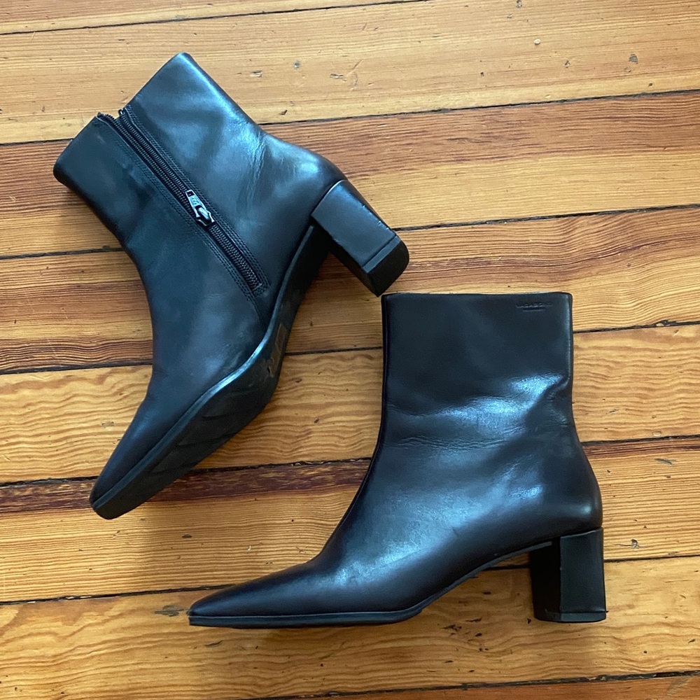 Vagabond Black Pointed square Toe Leather Ankle Boots
